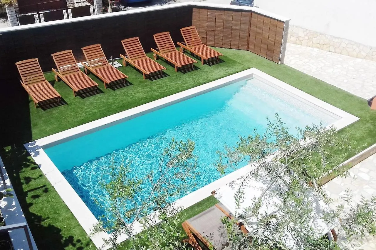 Villa Pina Pola 0*,  Croazia